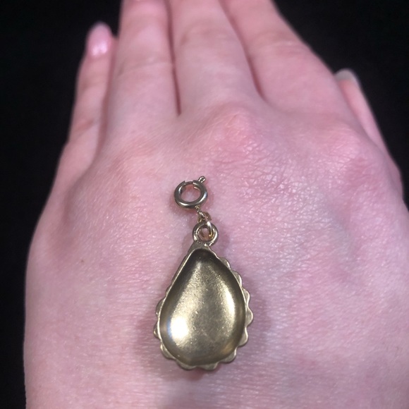 Shell charm - Picture 2 of 2